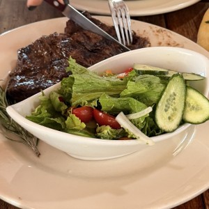 Filete de Carne con Ensalada