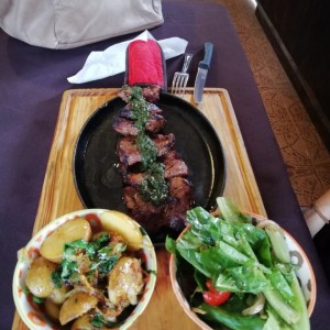 punta de palomilla con papas asadas