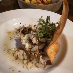 Ceviche de pescado en salsa de maracuya.