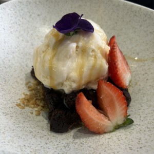 Brownie con helado