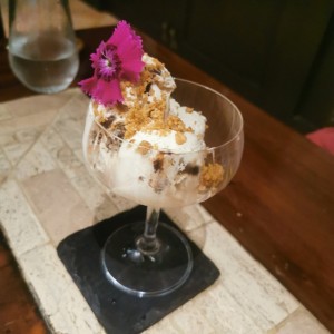 Helado de brownie