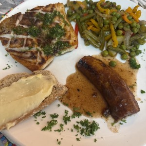 Filete de corvina al ajillo 