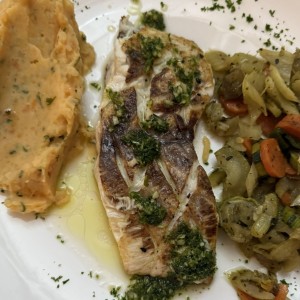 Corvina al ajillo 
