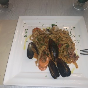 Tagliatelle casere con marisco