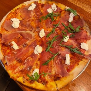 Pizza de procciutto