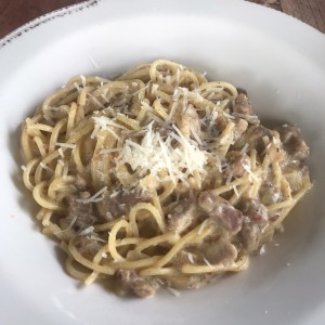Spaghetti Alfredo con Jamon Ahumado