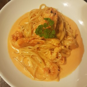 Camarones y Linguinis en salsa rosada