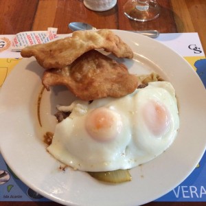 Bistec encebollado con hojaldre