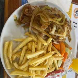 Chuletas frescas encebolladas