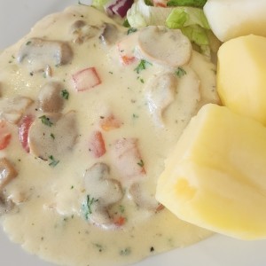 Suprema de Pollo a la Reina
