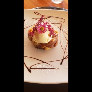 Pie de Manzana con Helado de Vainilla