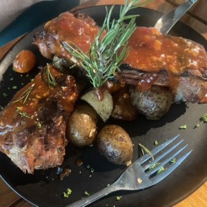 Ribs con papas salteadas