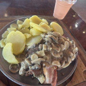 Carnes - Filete Mignon y batido de fresa