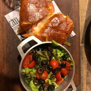Panini de pollo con Ensalada