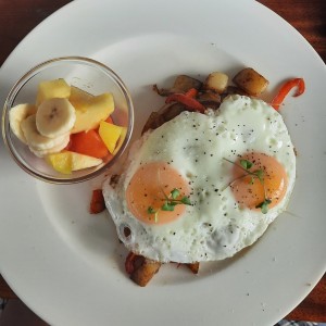 2 birds in a nest (breakfast)