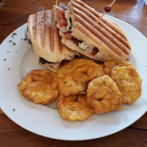 Emparedado Boquete con patacones