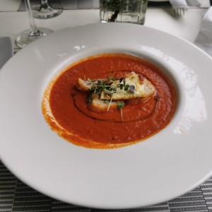 Sopa de tomate ahumado.
