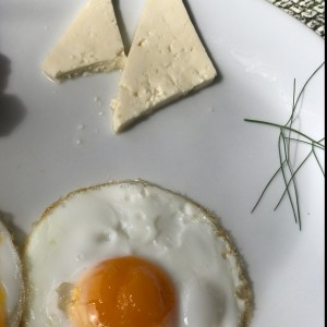 huevos con queso
