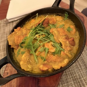 Cazuela de camarones en salsa de coco