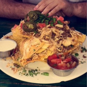 Nachos con Pollo y Carne