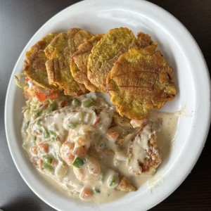 FILETE DE PESCADO RELLENO (Salsa Blanca) CON PATACONES 