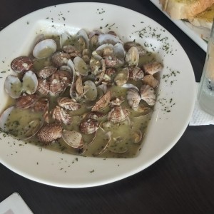 almejas al ajillo