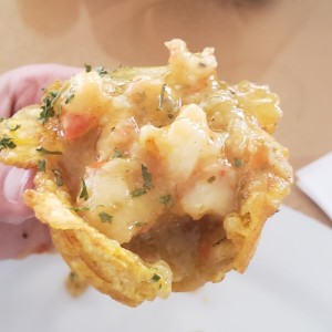 Patacones rellenos de camarones