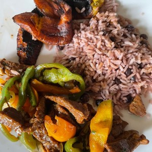 bistec picado y arro con guandu