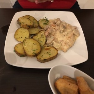 pechuga de pollo con hongos y bacon