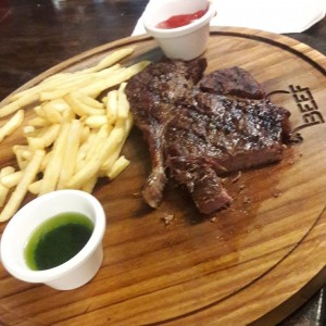Chuleta con papas fritas