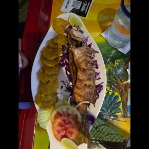 Mariscos - Pescado Frito entero