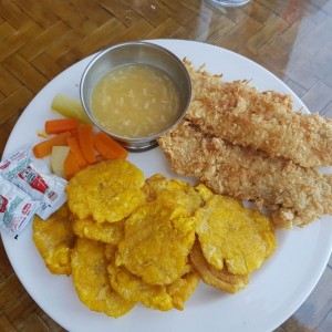 corvina apanada con coco y salsa de maracuya