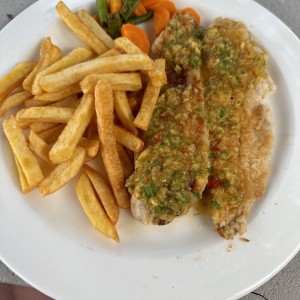 Filete de pescado al Ajillo con papas