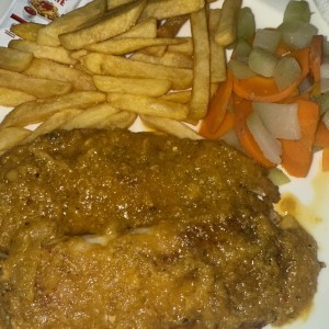 FILETE DE CORVINA (CON SALSA: A LO MACHO AL AJILLO O AL LIMÓN CON ALCAPARRAS)