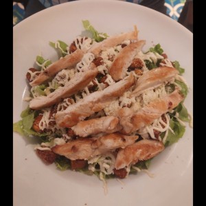 ENSALADA CÉSAR CON POLLO
