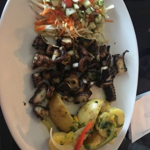 Pulpo al Carbon con papas salteadas 