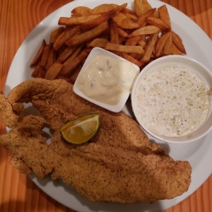 Pescado apanado con harina de maiz