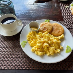 Huevos Revueltos con tortilla