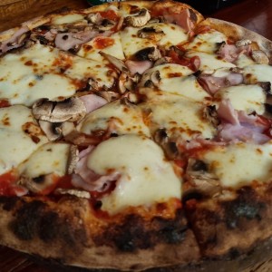 Pizza de Jamon y Hongos