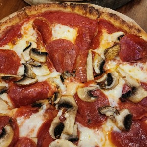 Pizza Napoletana - Pepperoni