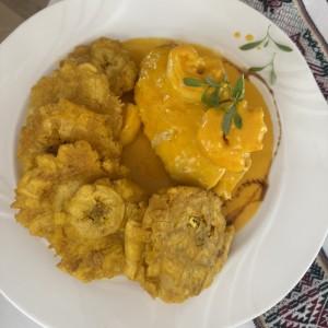 Corvina Rellena de Camarones