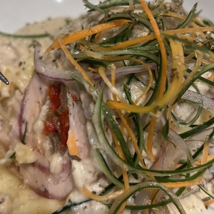 Pollo avvolto di Pancetta ripieno di Mozzarella e Pesto Bacon Wrapped, Mozzarella and Pesto Stuffed Chicken Filete pollo envuelto en tocino, relleno de Mozzarela y Pesto