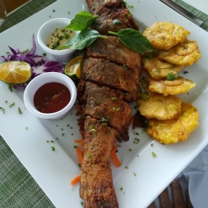 Corvina Frita con patacones