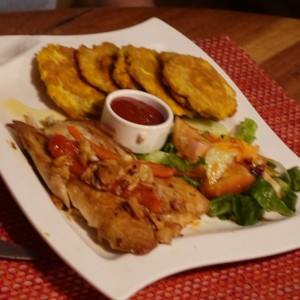 Corvina con patacones 