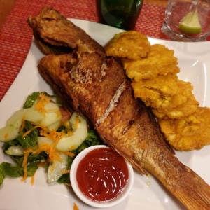Pescado entero frito pargo