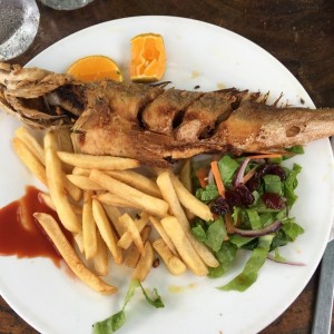 Corvina Frita con Papas