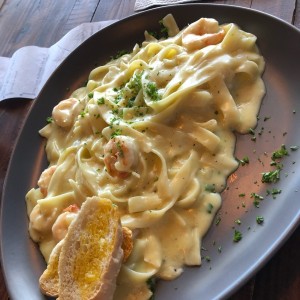 Fettucini de camarones