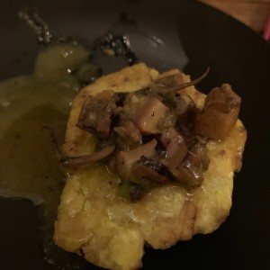 patacones rellenos de pulpo