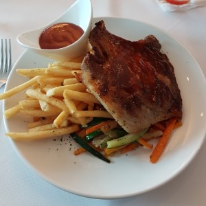 Chuleta de cerdo con salsa Chimichurri