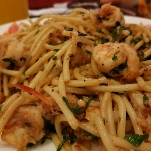 Espaguetti al oleo con camarones